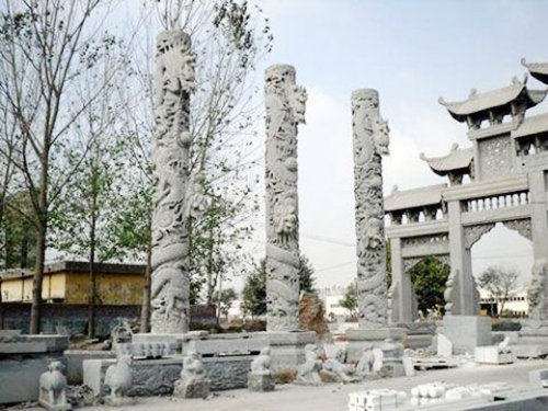 石雕龙柱