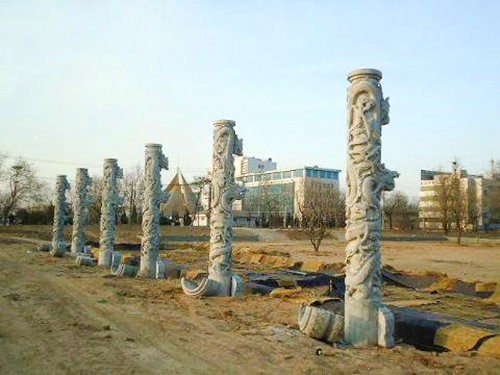 石雕龙柱