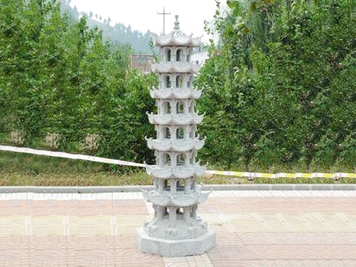 石雕石塔